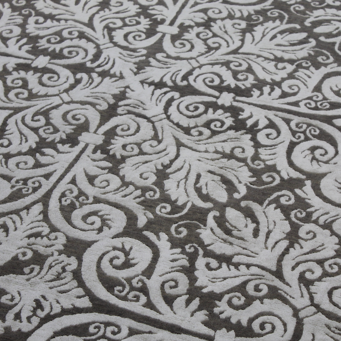 Floral motif rug